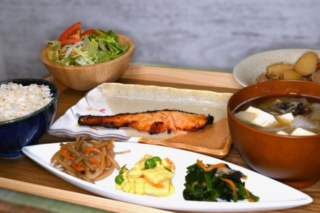 食事と生活習慣で肌を内側からケア